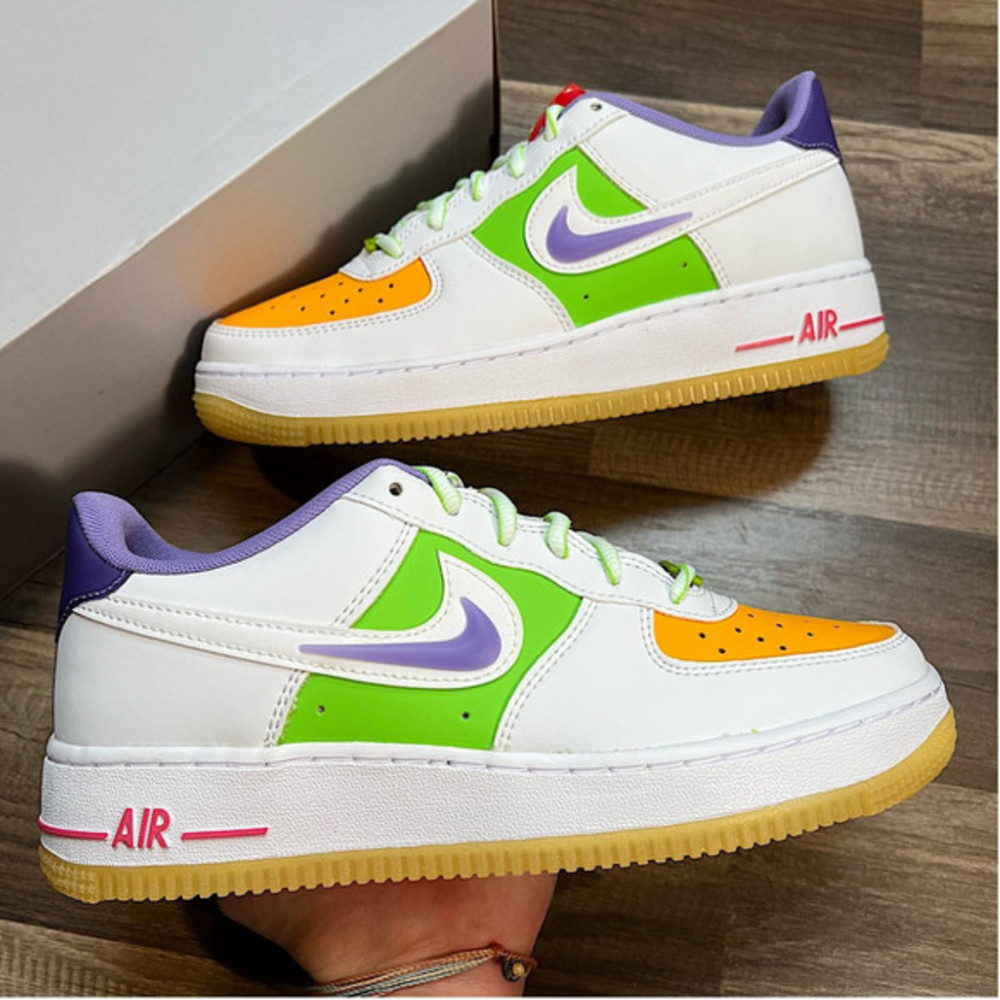 Nike Air Force 1 LV8 1
